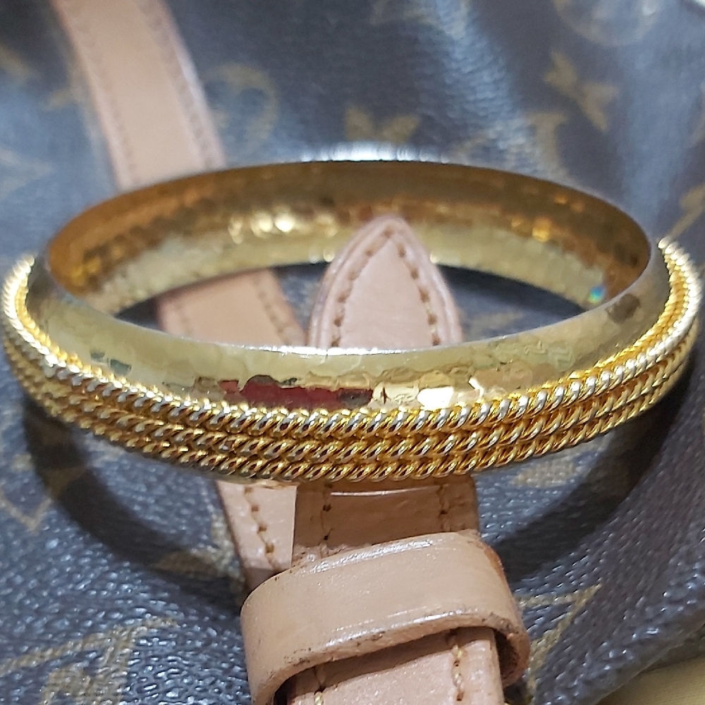 Elegant Gold Bangle Bracelet